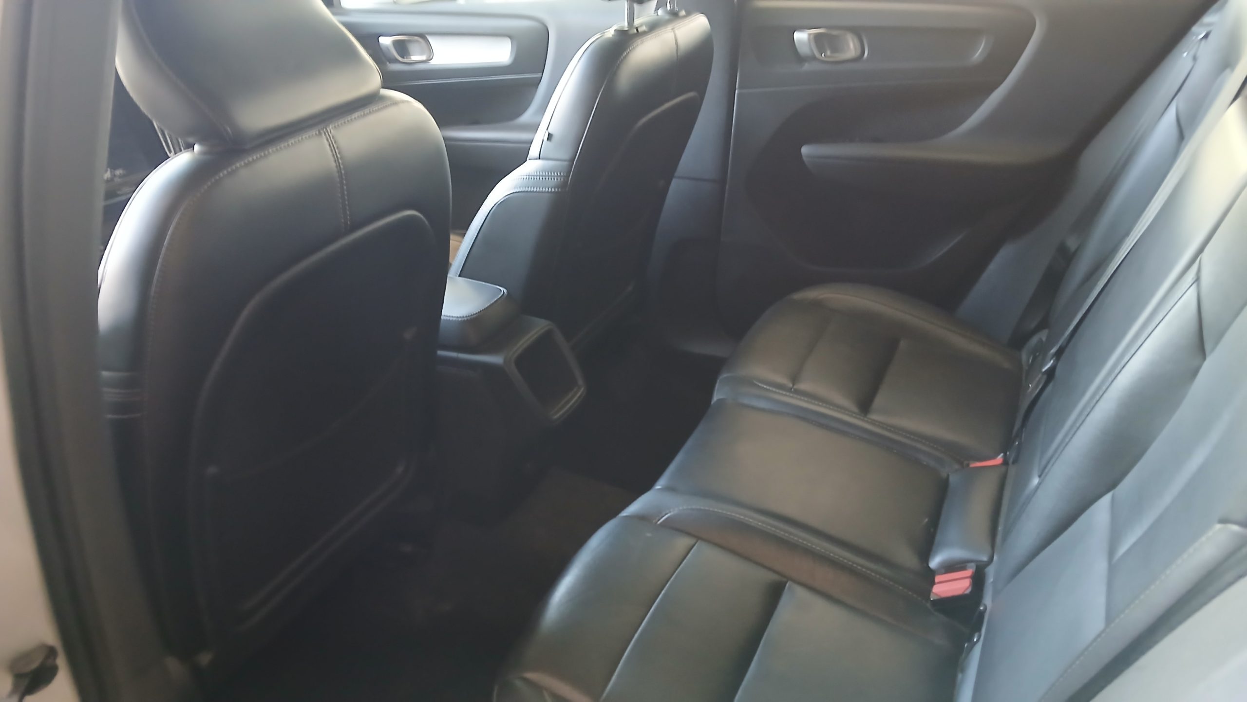 VOLVO XC40 DIESEL D4 MOMENTUM AWD AUTOMATICO 190 CV - Imagen 9