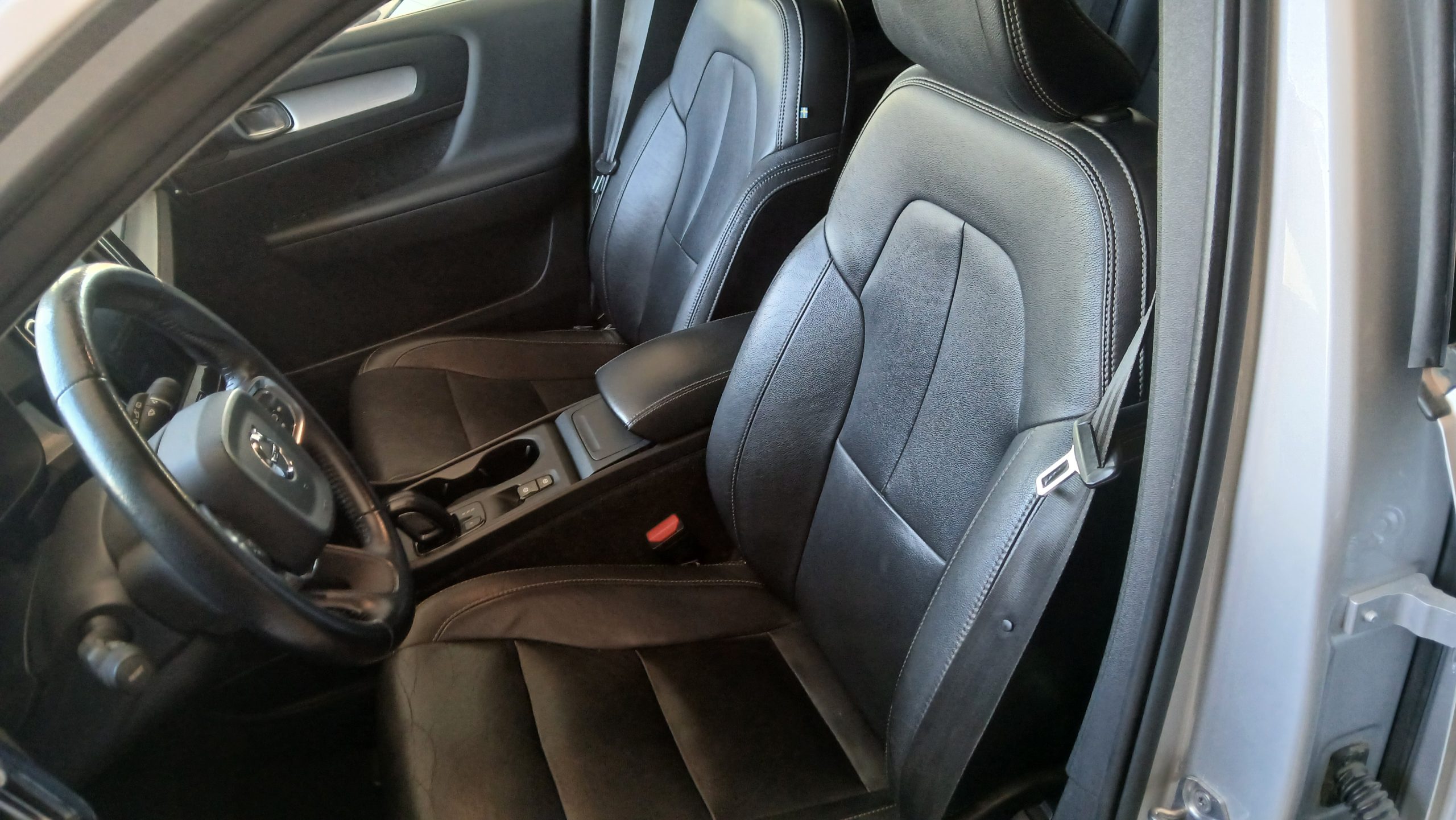 VOLVO XC40 DIESEL D4 MOMENTUM AWD AUTOMATICO 190 CV - Imagen 8