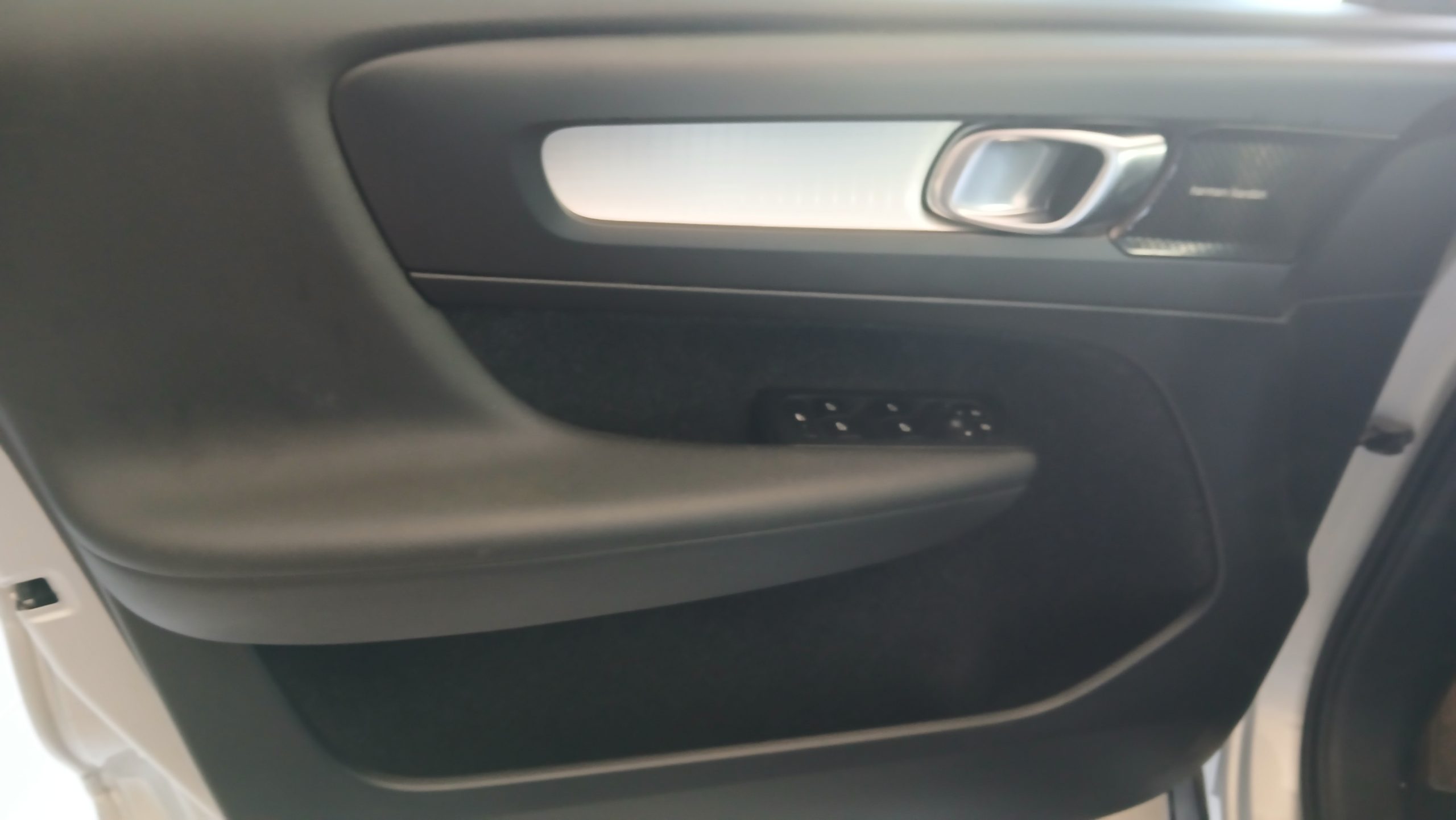 VOLVO XC40 DIESEL D4 MOMENTUM AWD AUTOMATICO 190 CV - Imagen 7