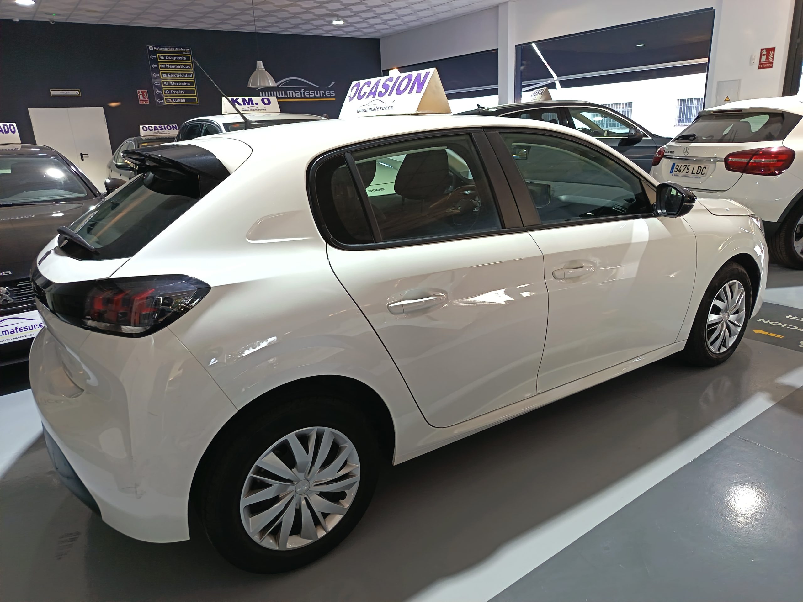 PEUGEOT 208 BlueHDi 100CV Active (copia) - Imagen 9