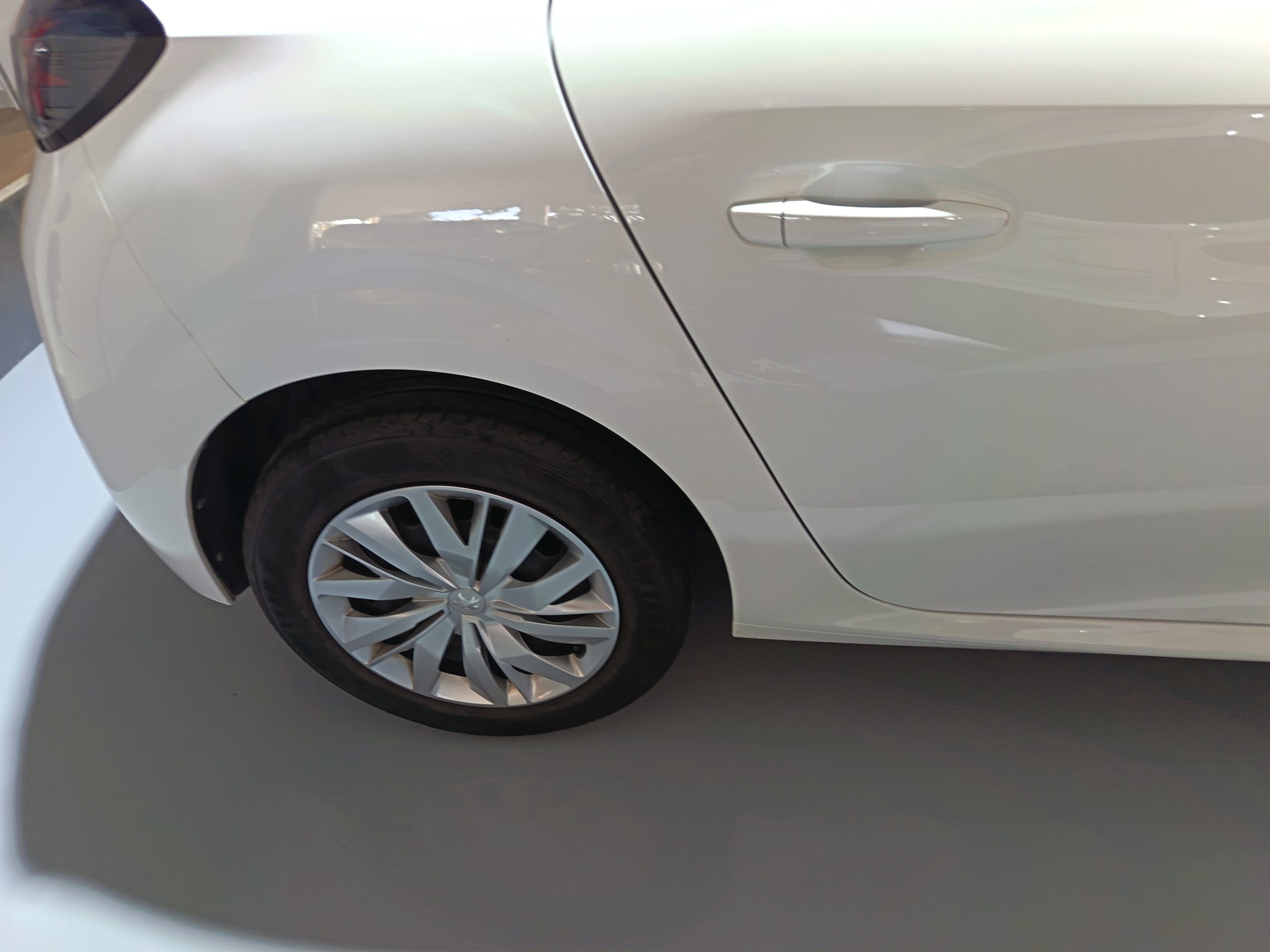 PEUGEOT 208 BlueHDi 100CV Active (copia) - Imagen 12