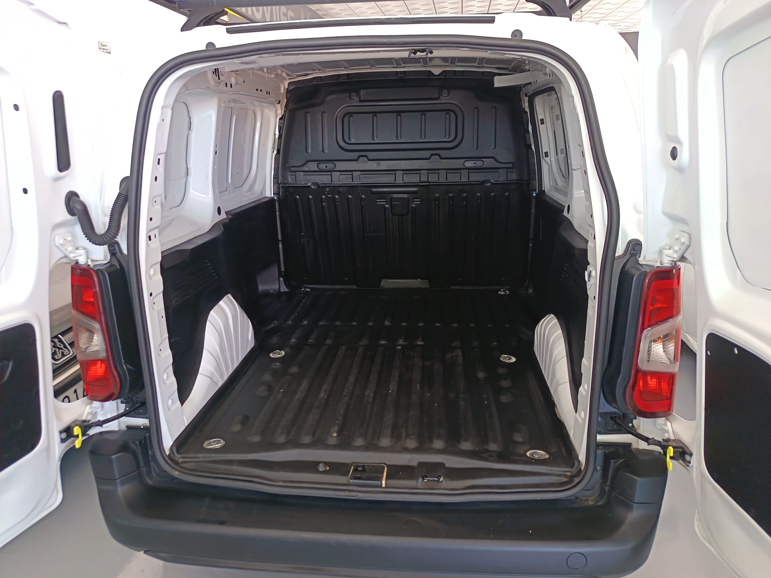 Peugeot Partner Pro Standard 1000kg BlueHDi 100 cv (copia) - Imagen 9
